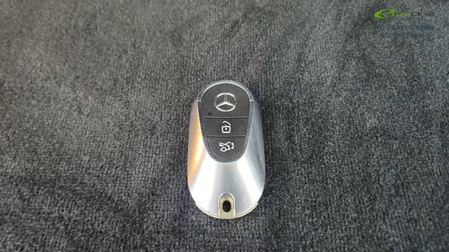 Used 2025 Mercedes-Benz GLC 350e 4MATIC w/ AMG Line image 66