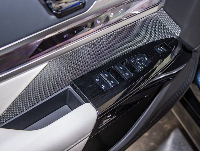 Used 2026 BMW 740i xDrive w/ Premium Package image 14