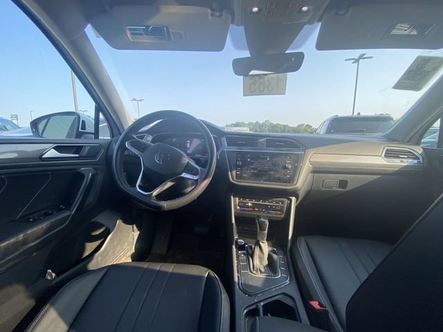 Used 2024 Kia Carnival EX FWD image 5