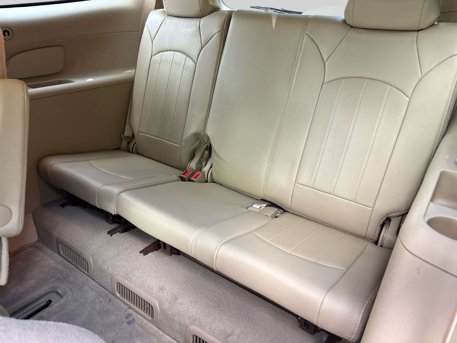 Used 2011 Buick Enclave CXL FWD image 12