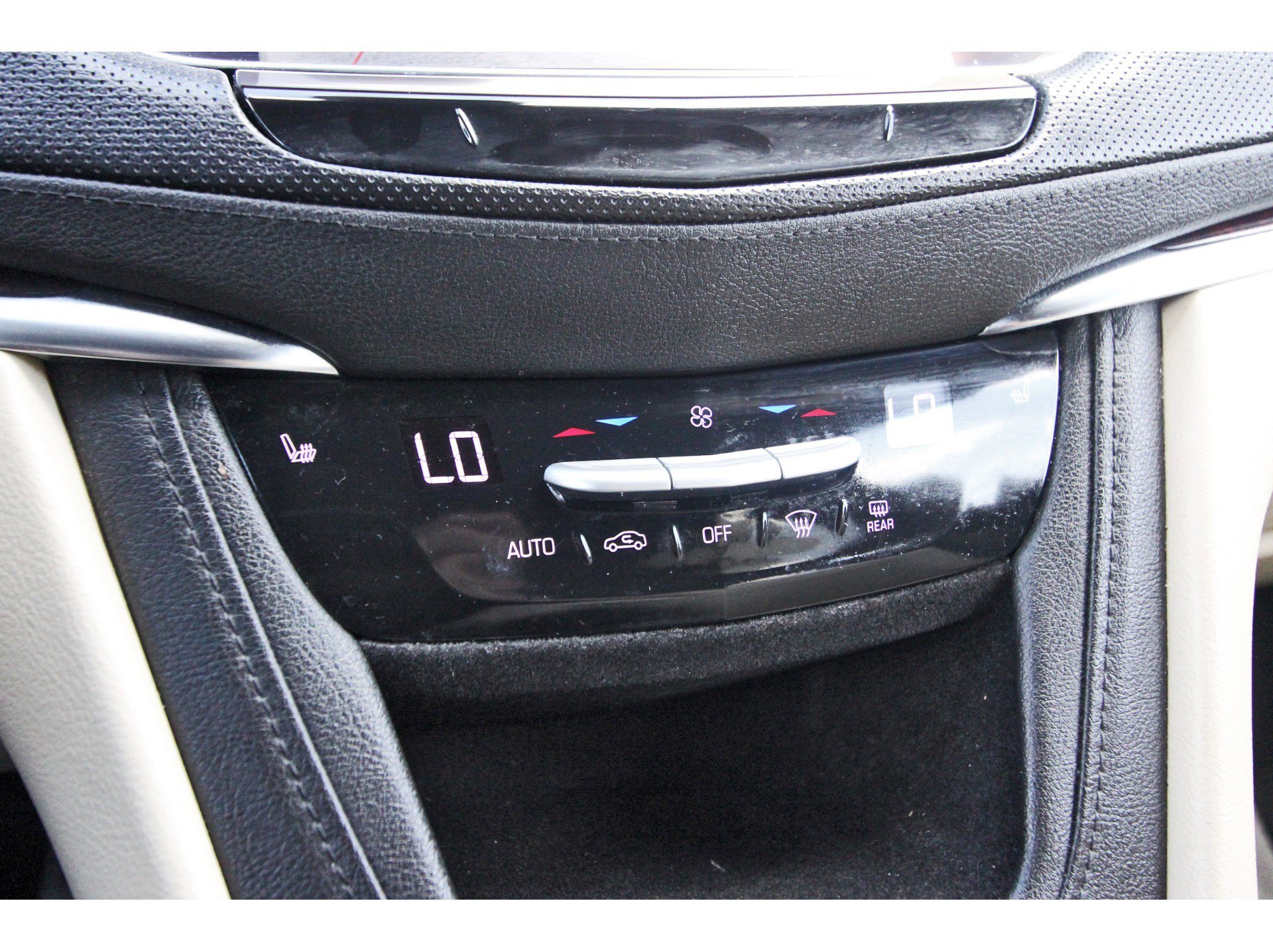 Used 2017 Cadillac XT5 Luxury w/ Driver Awareness Package image 28