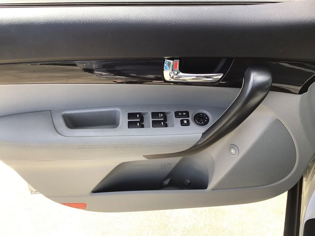 Used 2013 Kia Sorento LX w/ Third Row Pkg image 15