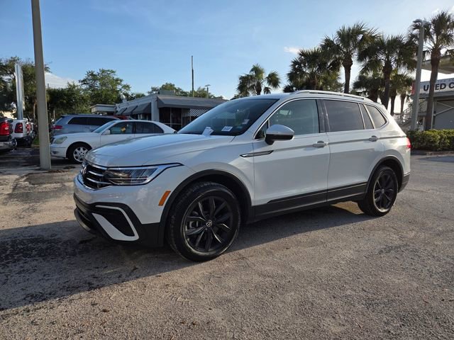 Used 2024 Volkswagen Tiguan SE image 2
