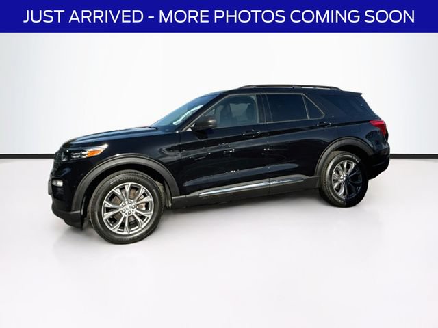 Used 2023 Ford Explorer XLT w/ Equipment Group 202A AWD/4WD image 4