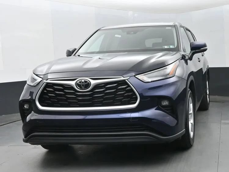 Used 2025 Toyota Highlander LE