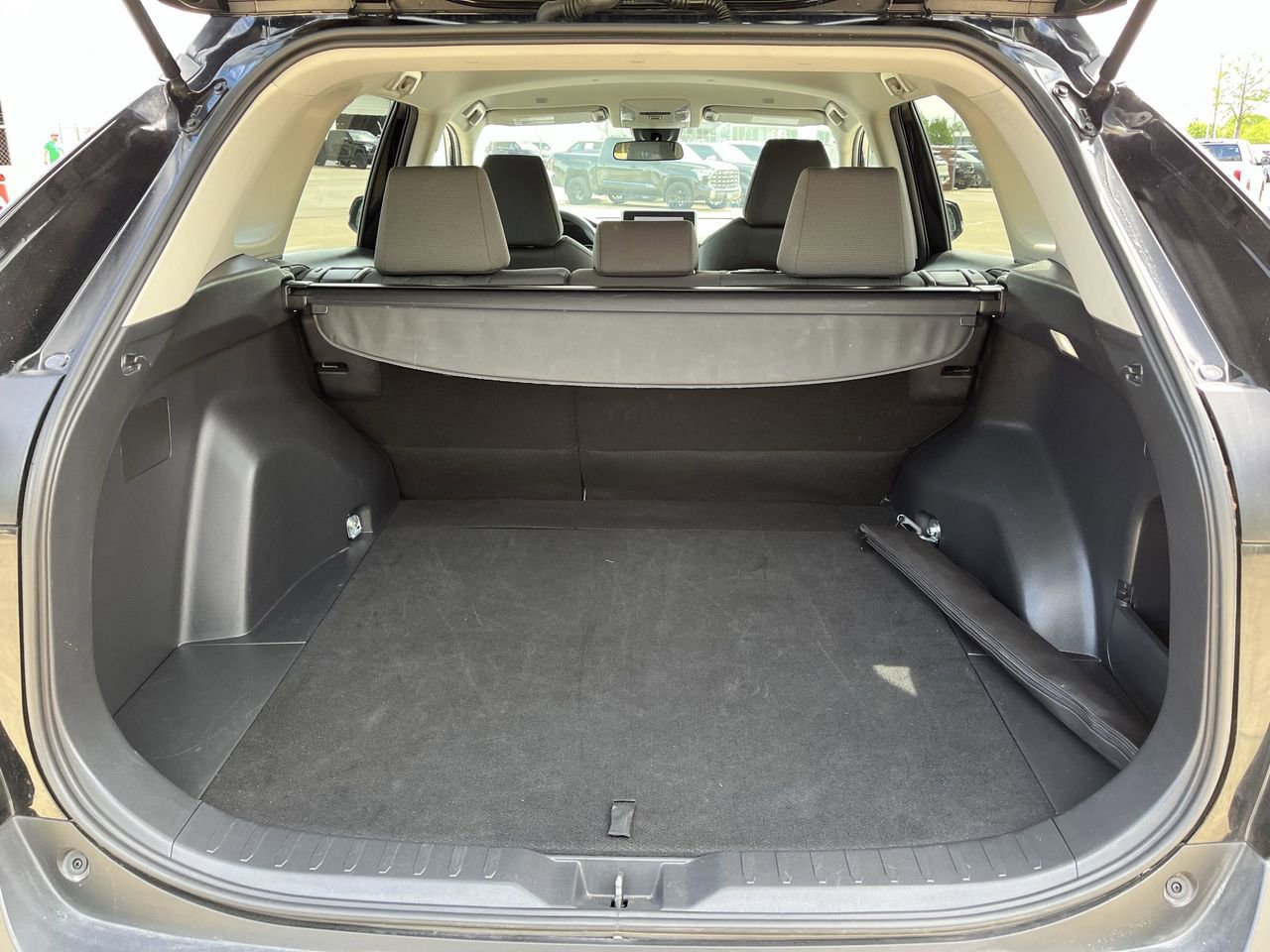 Used 2024 Toyota RAV4 XLE image 28