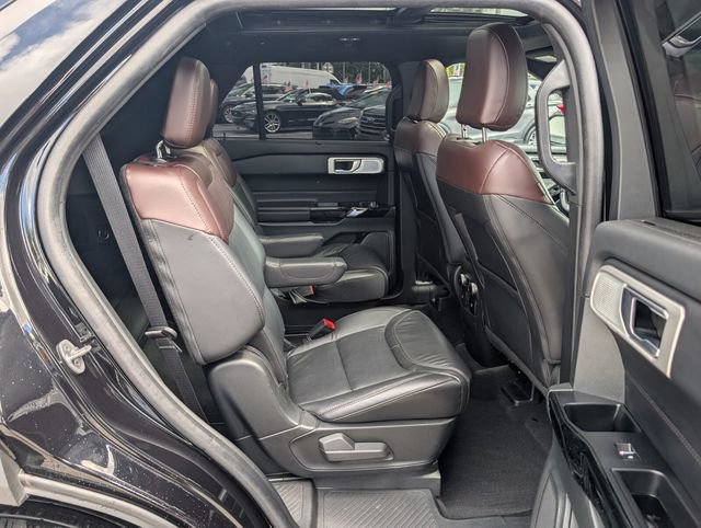 Used 2023 Ford Explorer Platinum w/ Technology Package image 17