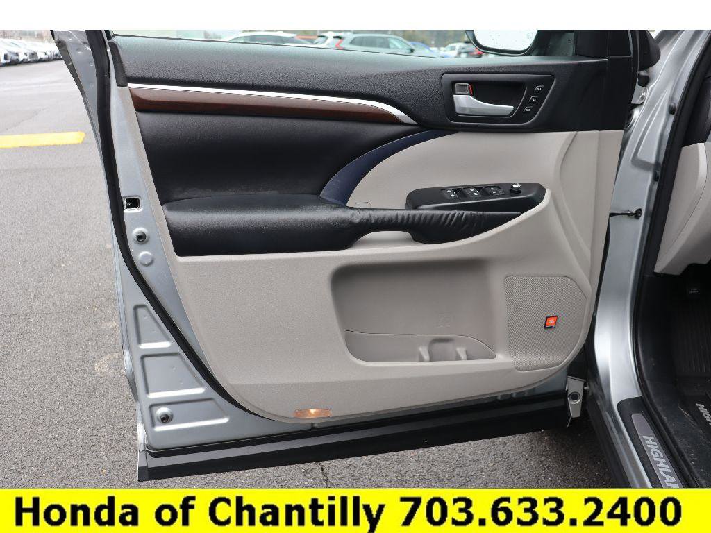 Used 2016 Toyota Highlander Limited image 26