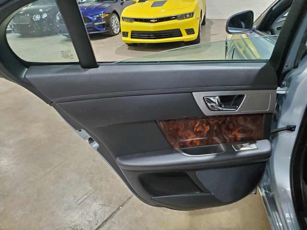 Used 2009 Jaguar XF Luxury image 21