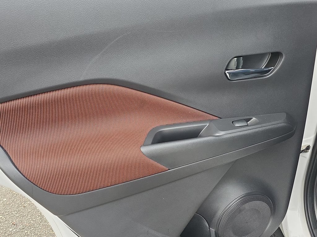 Certified 2024 Nissan Kicks SR FWD image 17