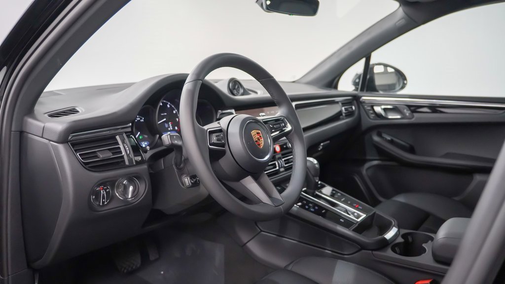 New 2026 Porsche Macan image 4