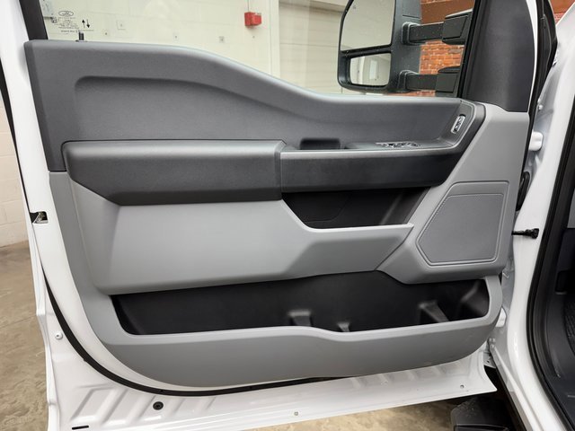New 2025 Ford F550 4x4 Regular Cab Super Duty image 10