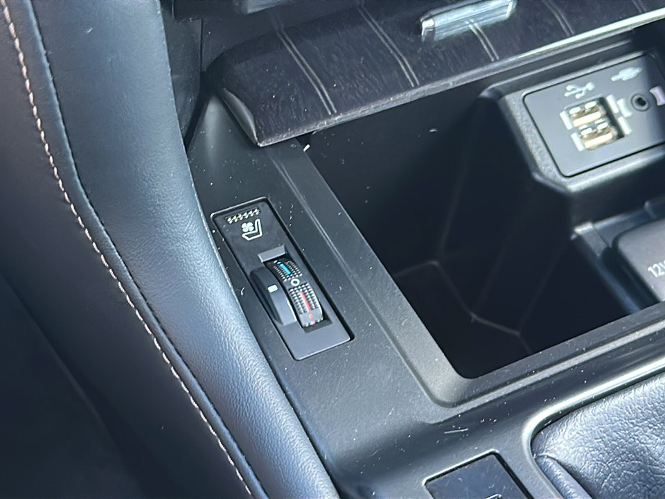 Used 2023 Lexus GX 460 Luxury w/ Accessory Package image 39