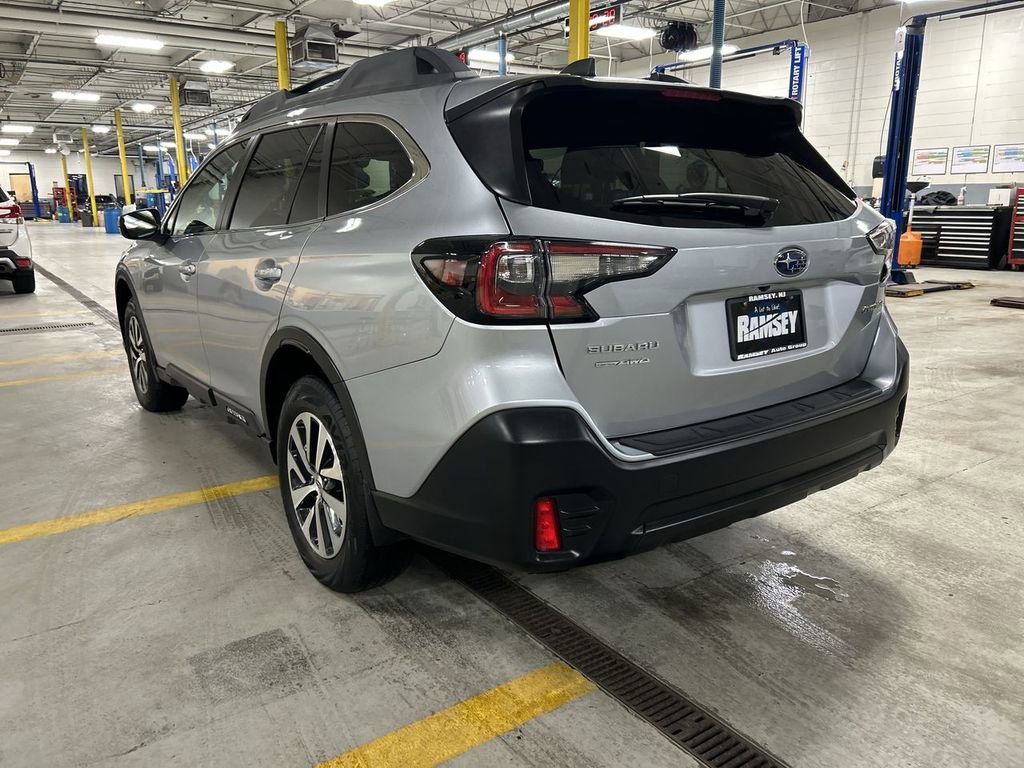 Certified 2021 Subaru Outback Premium image 6
