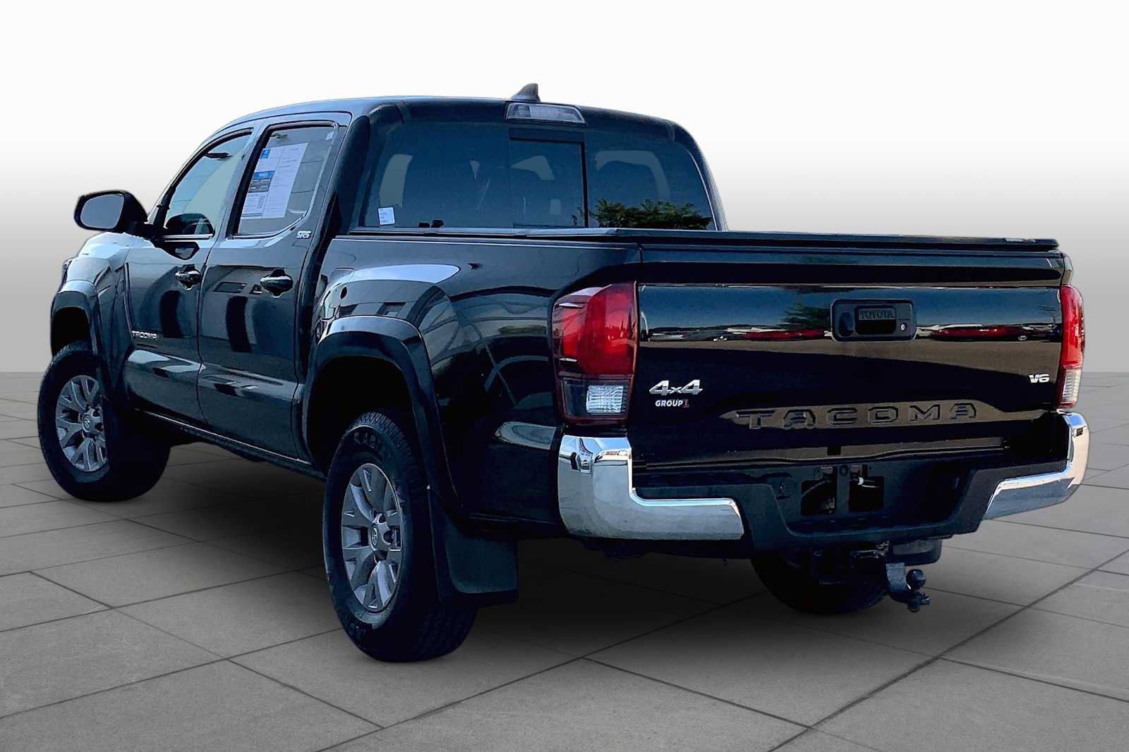 Used 2019 Toyota Tacoma SR5 AWD/4WD image 12
