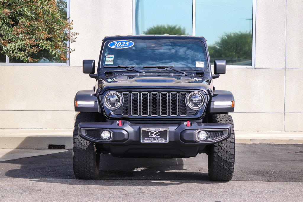 Used 2025 Jeep Wrangler Unlimited Rubicon AWD/4WD image 2