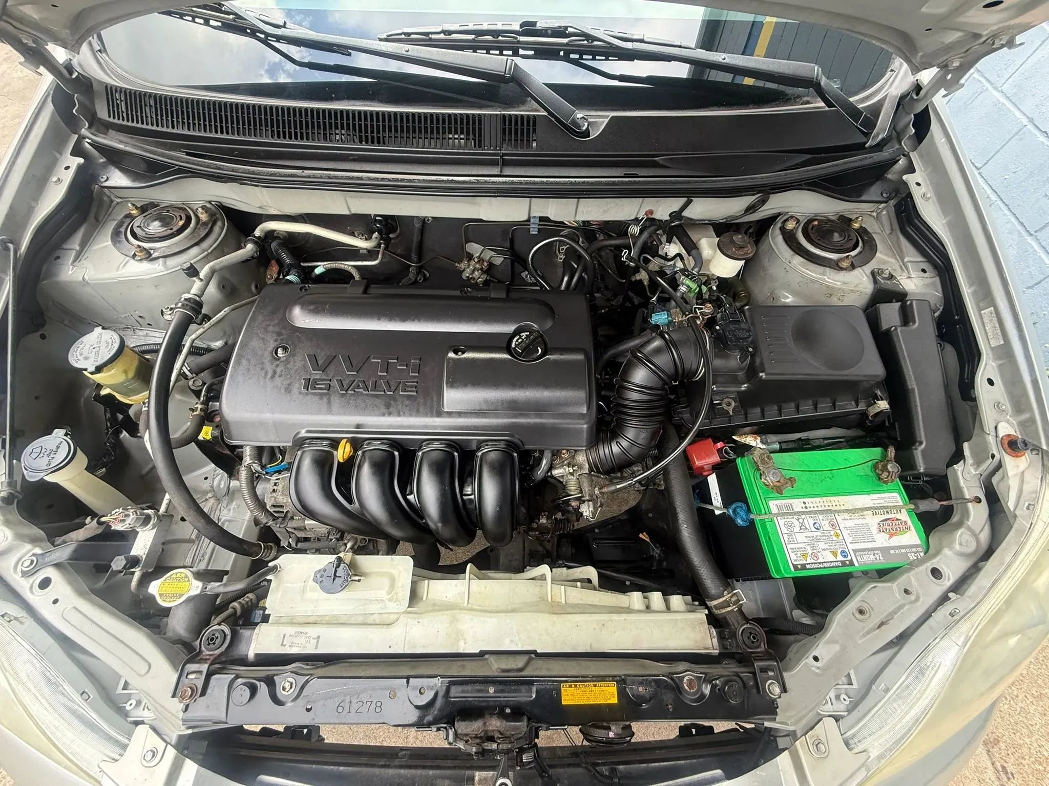 Used 2004 Toyota Matrix FWD image 35