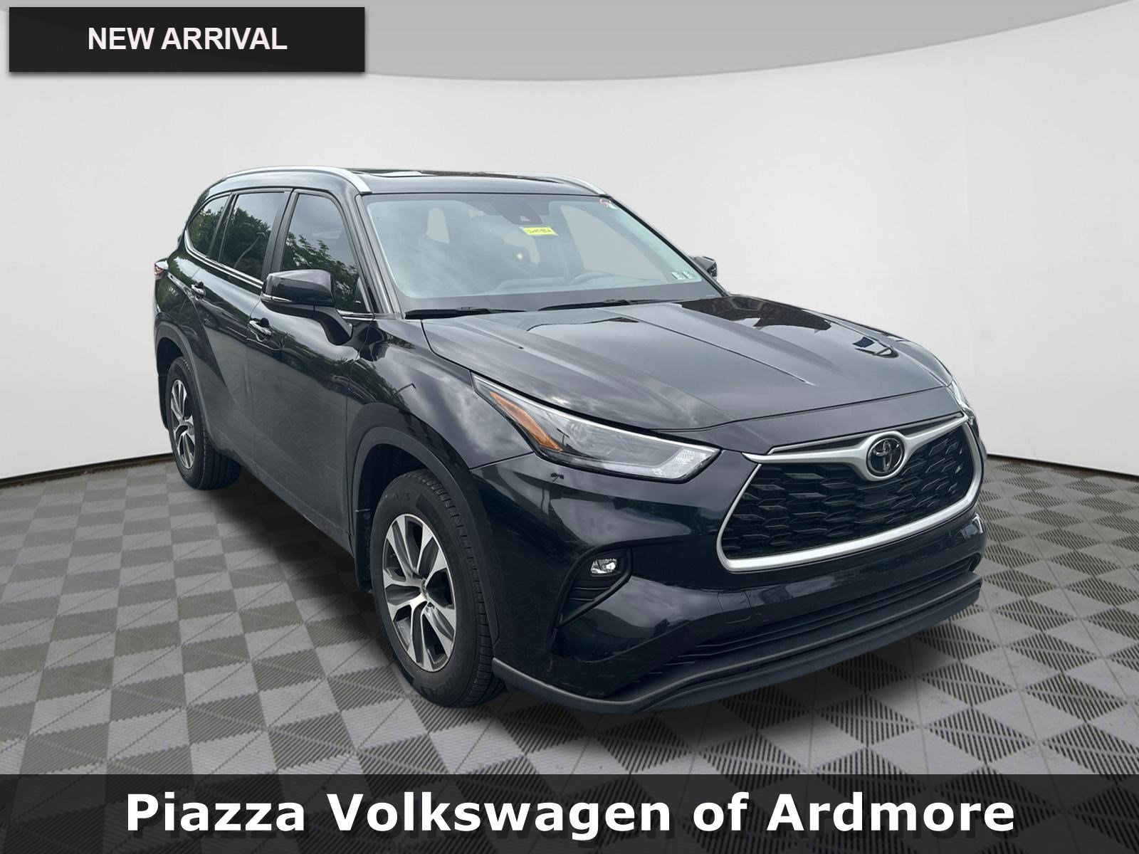 Used 2023 Toyota Highlander XLE AWD/4WD video 1