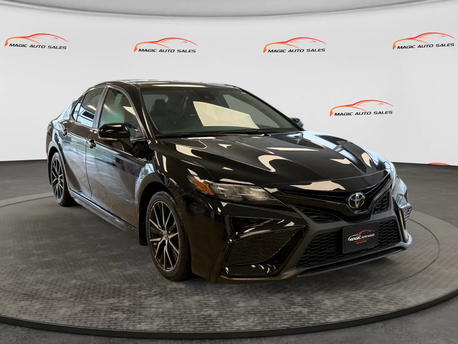 Used 2023 Toyota Camry SE w/ Blackout Package (TMS) AWD/4WD image 5