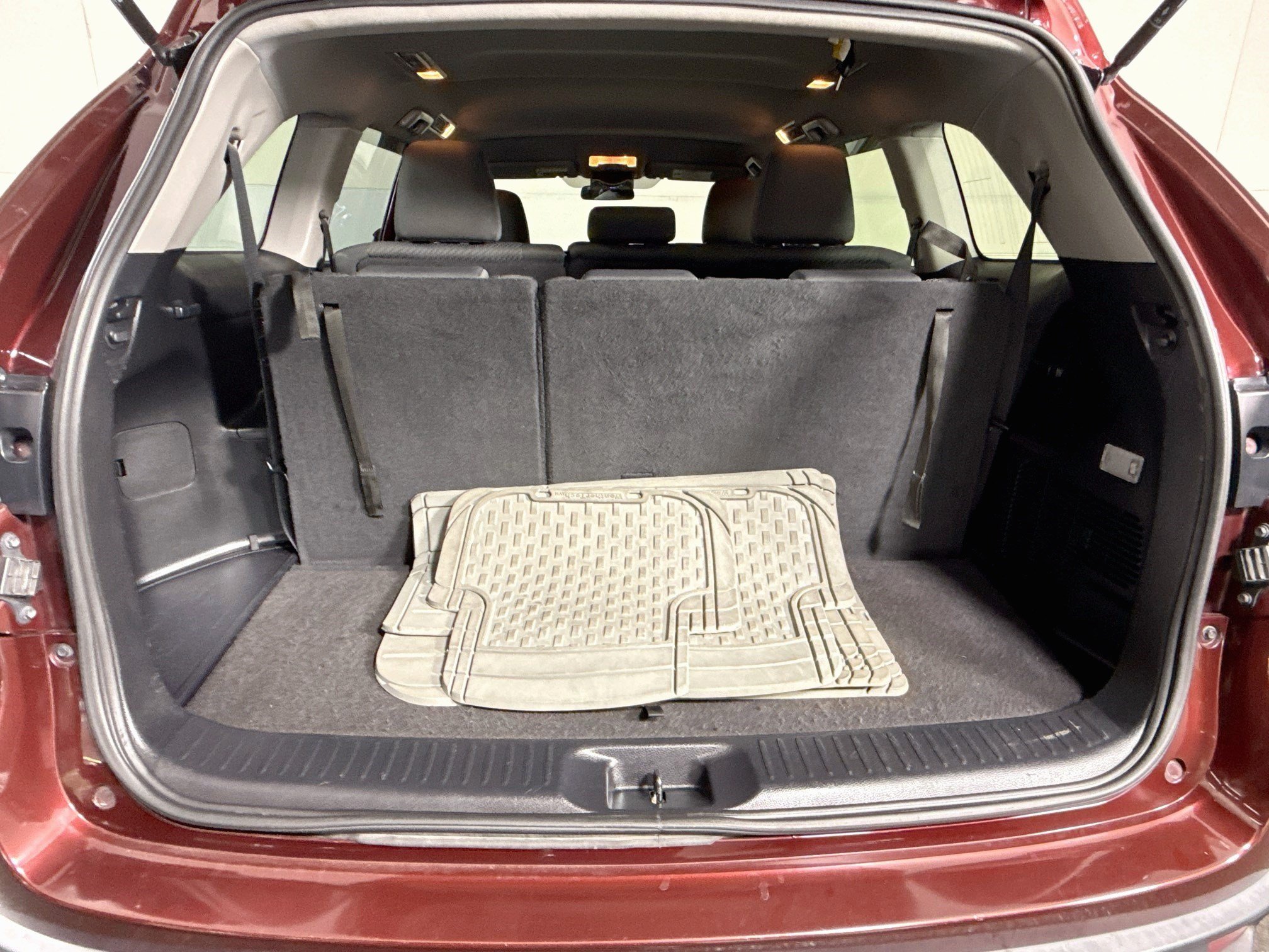 Used 2019 Toyota Highlander LE FWD image 34