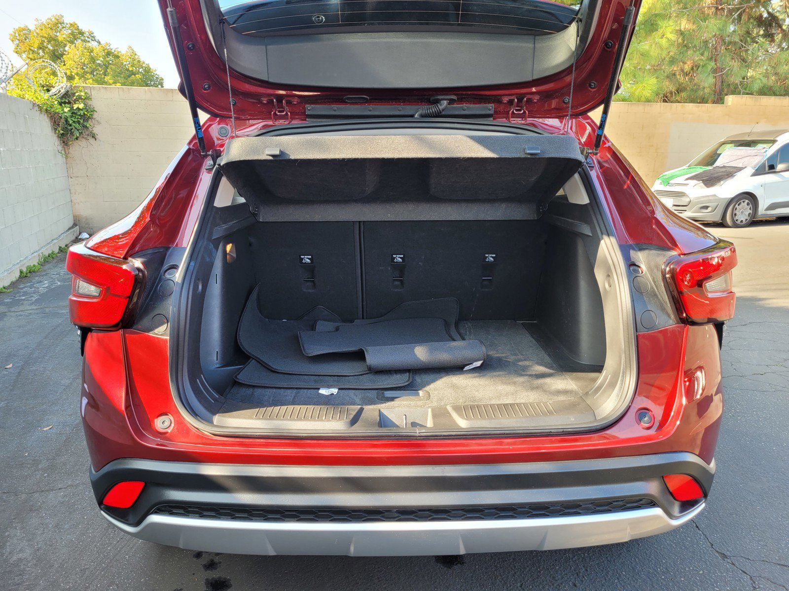 Used 2025 Chevrolet Trax LT w/ LT Convenience Package image 27