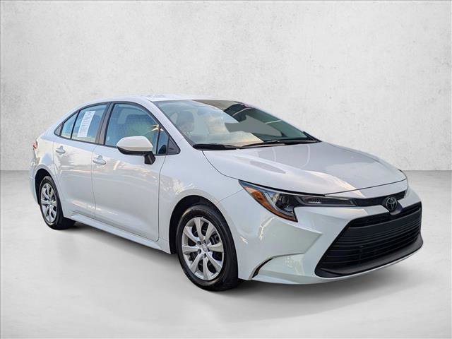 Used 2025 Toyota Corolla LE image 3