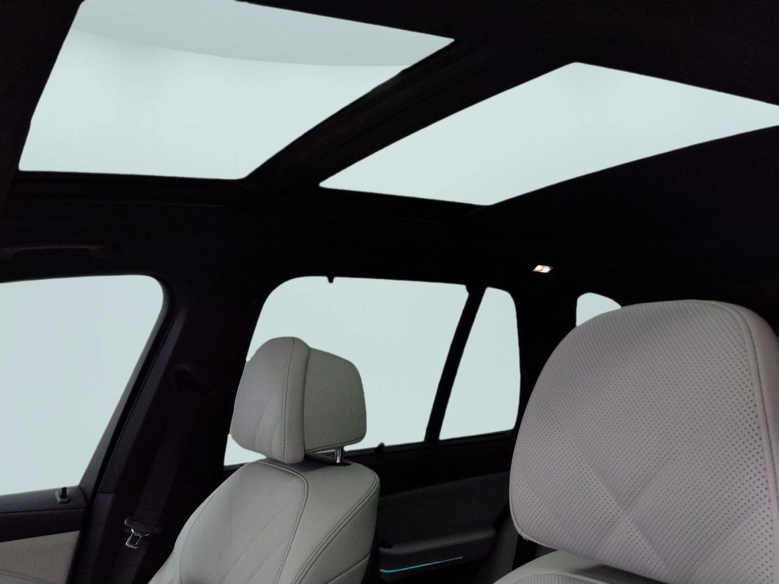 Certified 2023 BMW X5 xDrive45e w/ Executive Package image 13