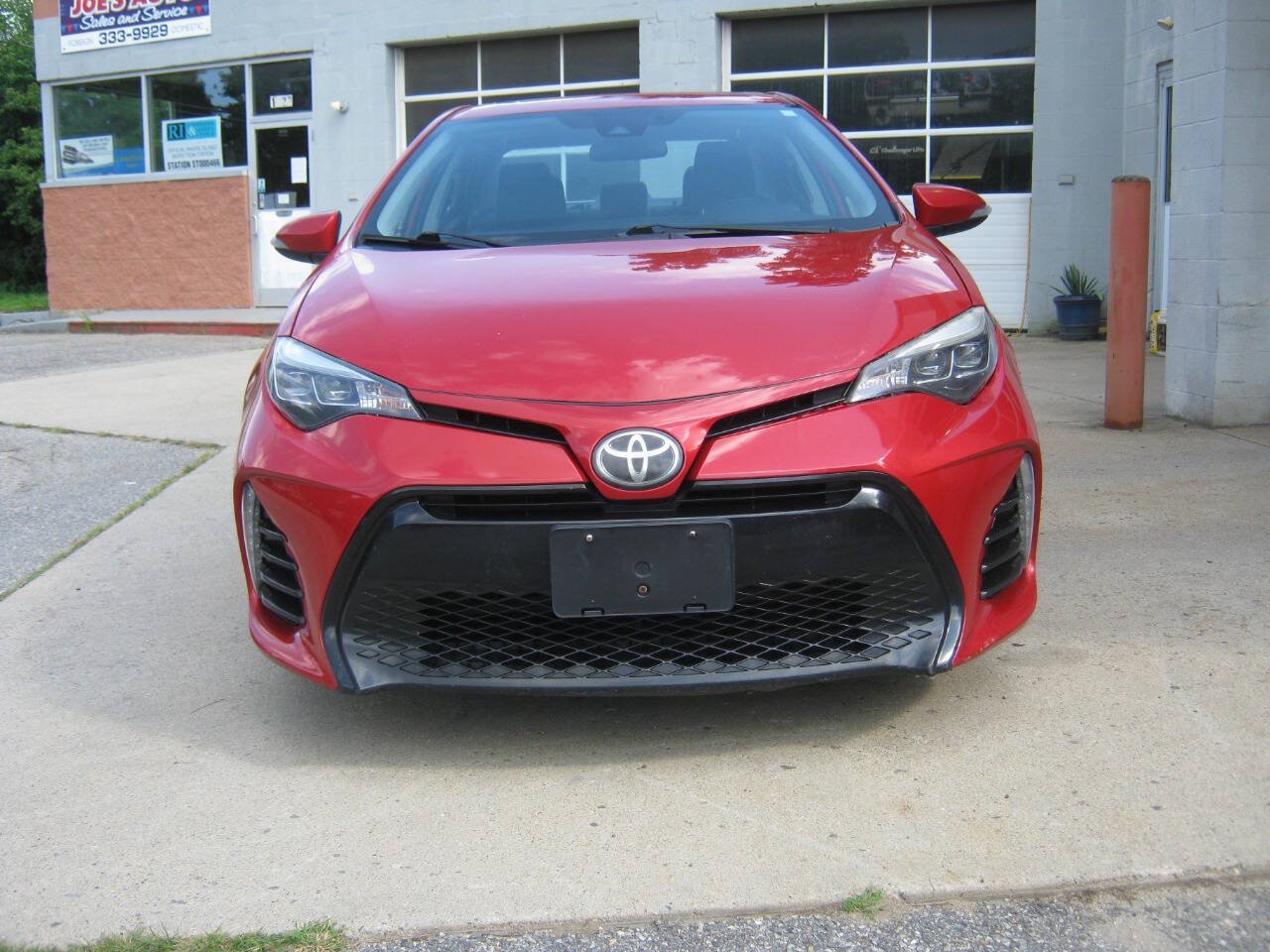 Used 2018 Toyota Corolla SE w/ SE Premium Package FWD image 2