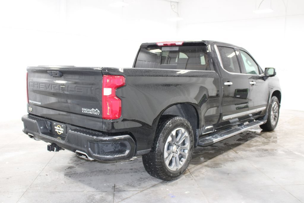 Used 2025 Chevrolet Silverado 1500 High Country AWD/4WD image 9