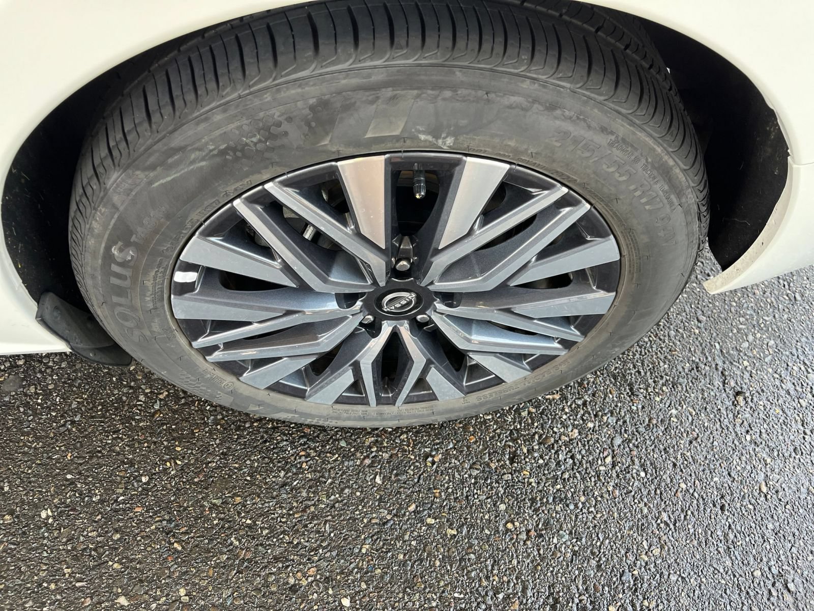 Used 2025 Nissan Altima 2.5 SV FWD image 30