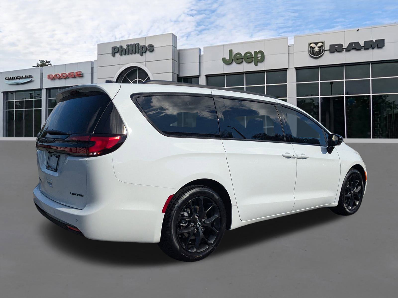 New 2026 Chrysler Pacifica Limited w/ S Appearance Package image 3