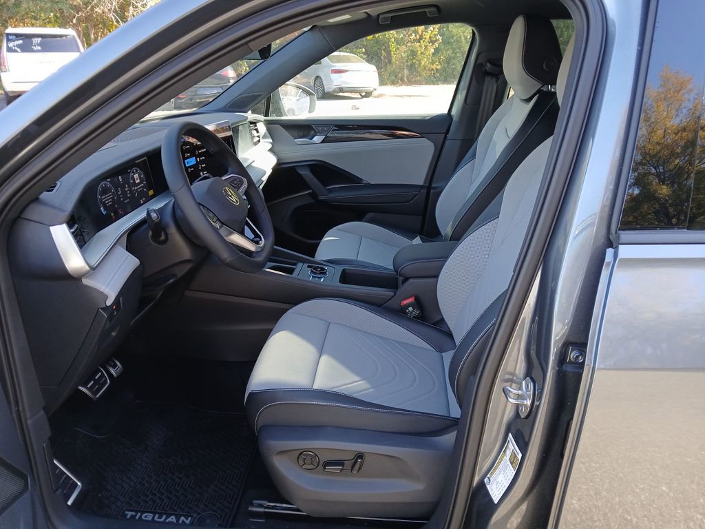 New 2026 Volkswagen Tiguan SE R-Line image 9