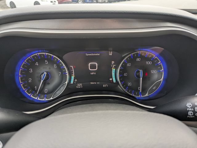 Used 2024 Chrysler Pacifica Touring-L FWD image 3