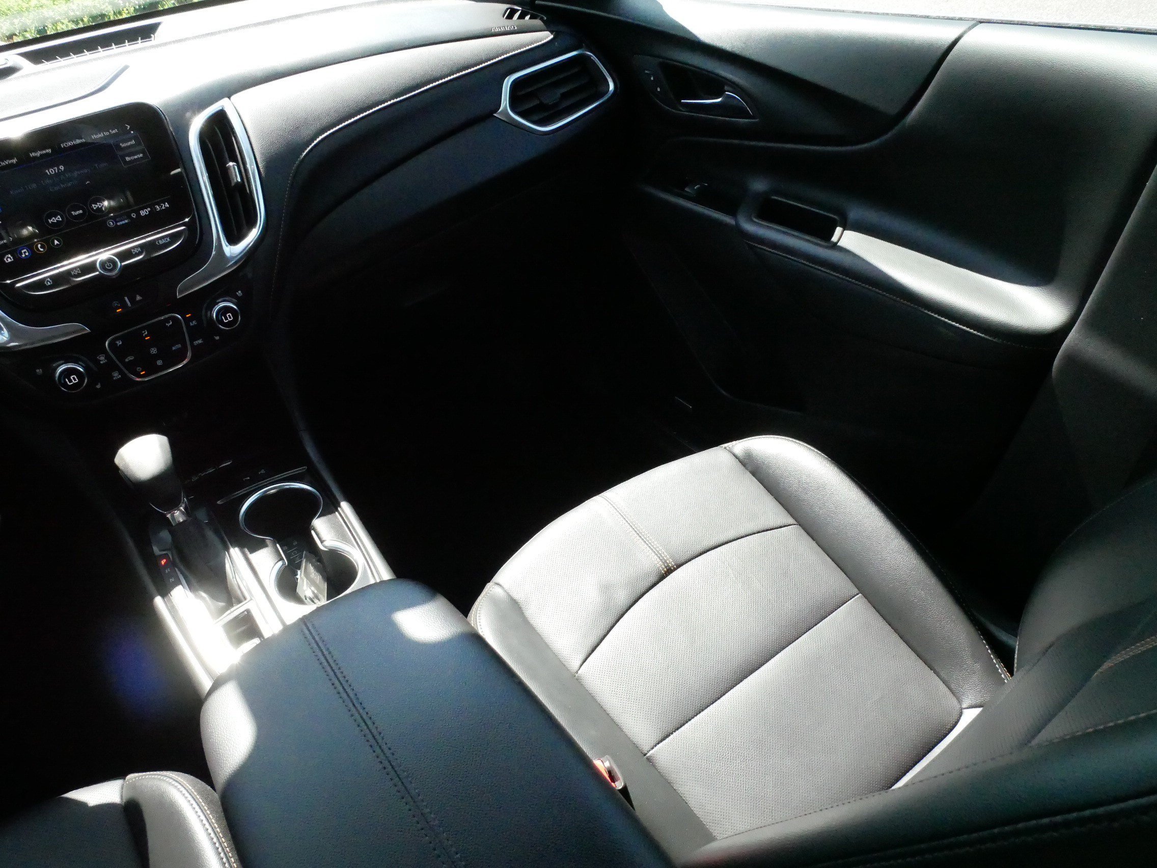Used 2022 Chevrolet Equinox Premier AWD/4WD image 11