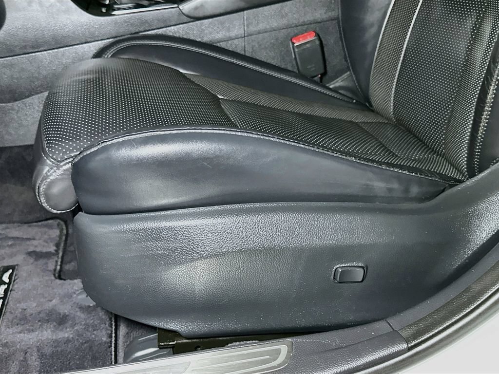 Used 2017 Hyundai Azera FWD image 16