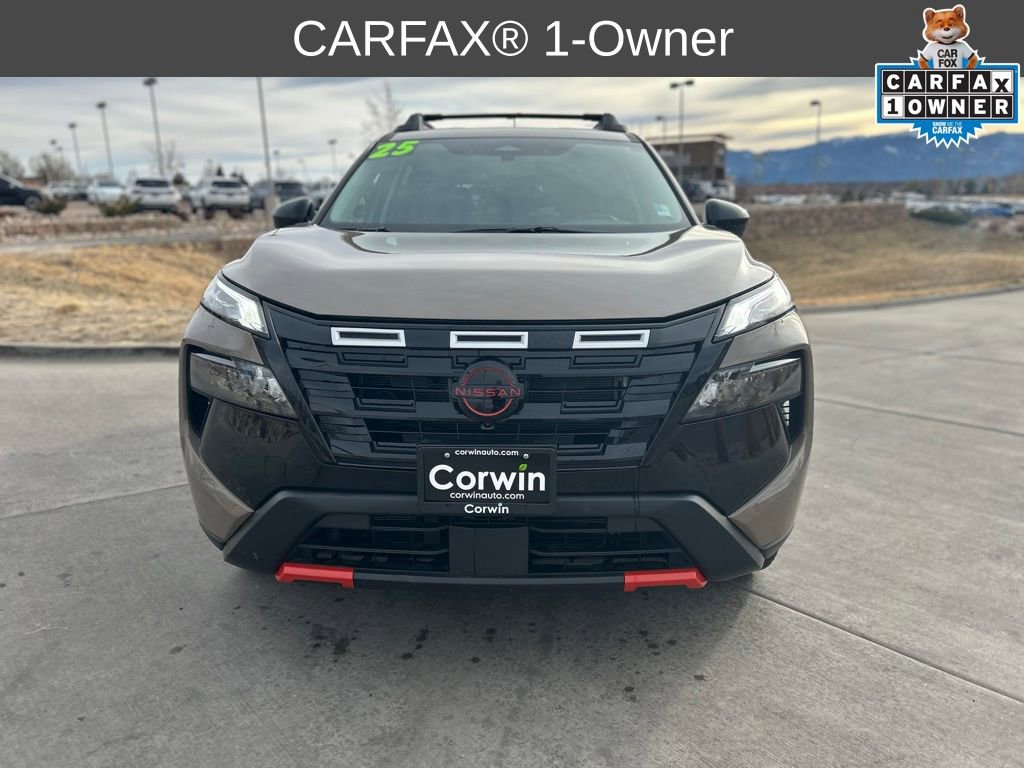 Used 2025 Nissan Rogue SV image 2