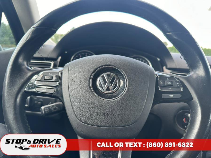 Used 2016 Volkswagen Touareg Sport AWD/4WD image 17