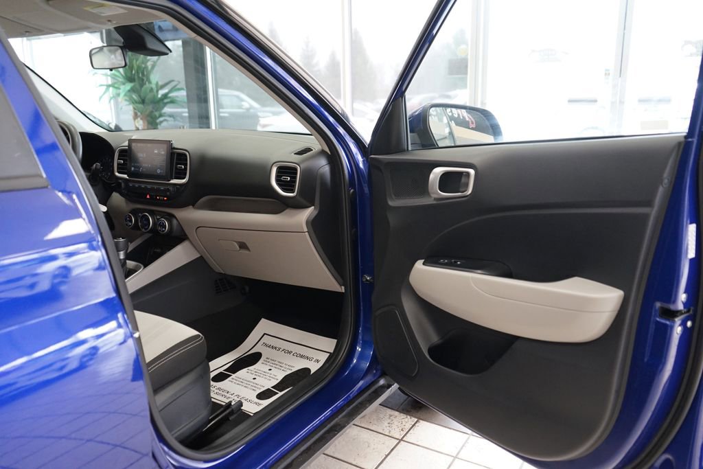 Used 2020 Hyundai Venue SEL image 36