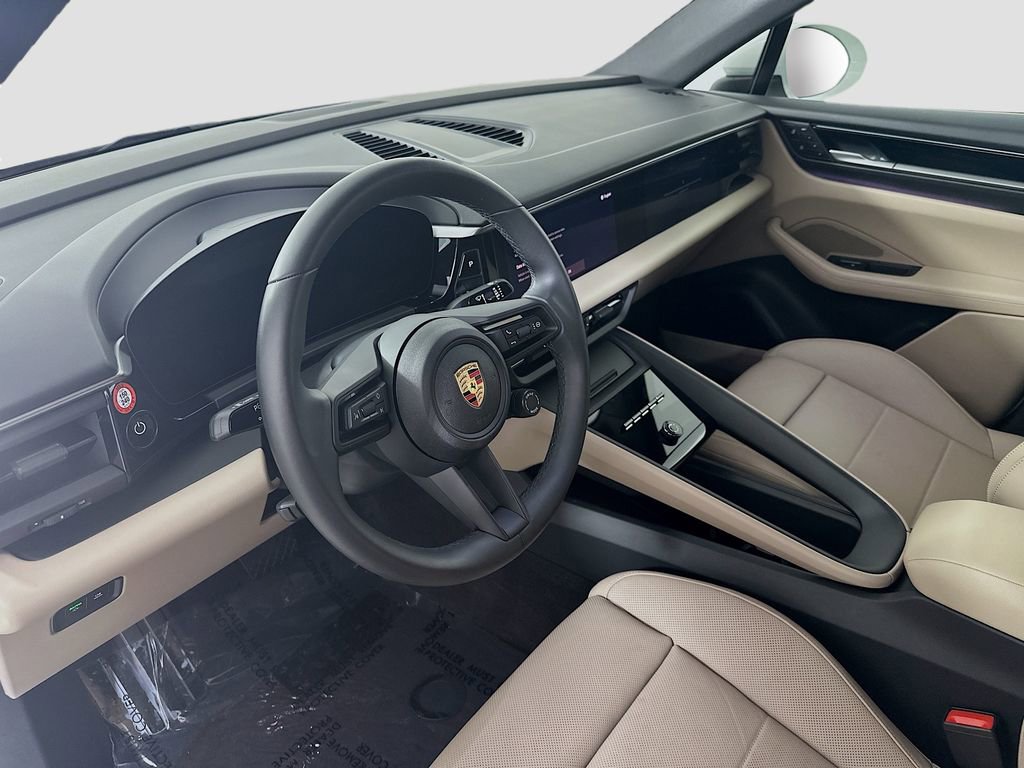 Certified 2025 Porsche Macan Electric image 4