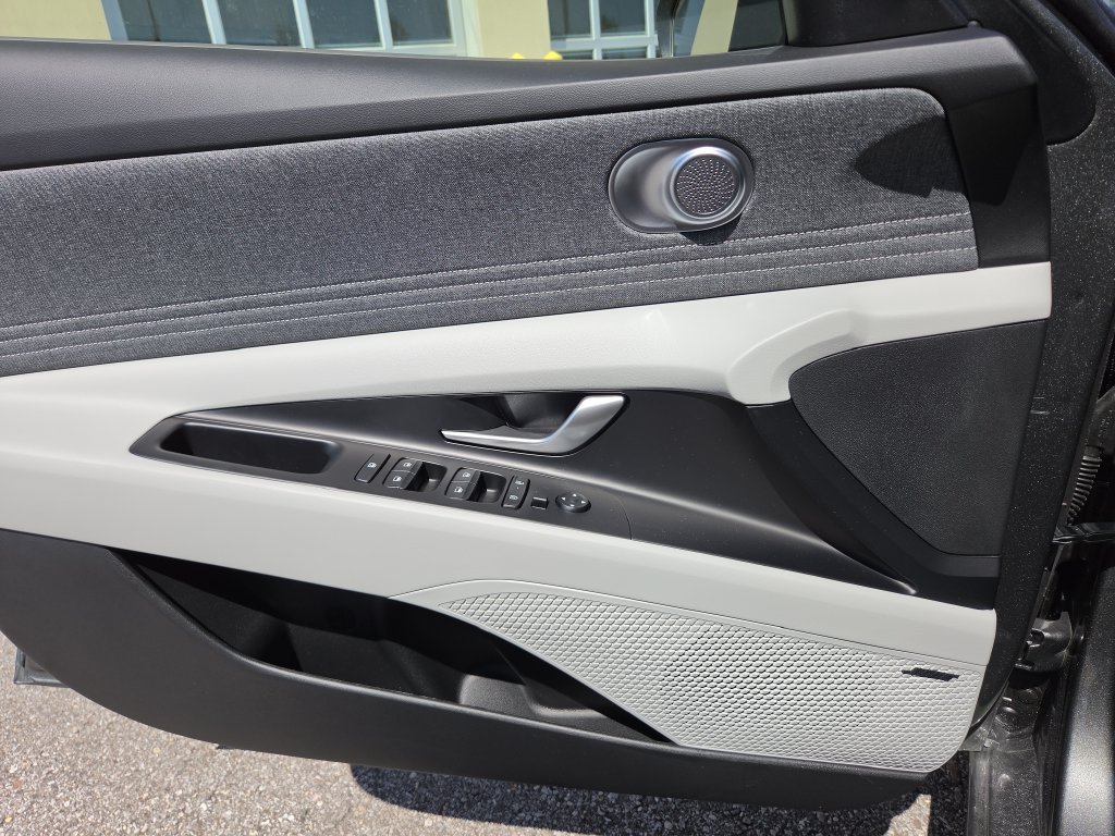 New 2026 Hyundai Elantra Limited FWD image 17