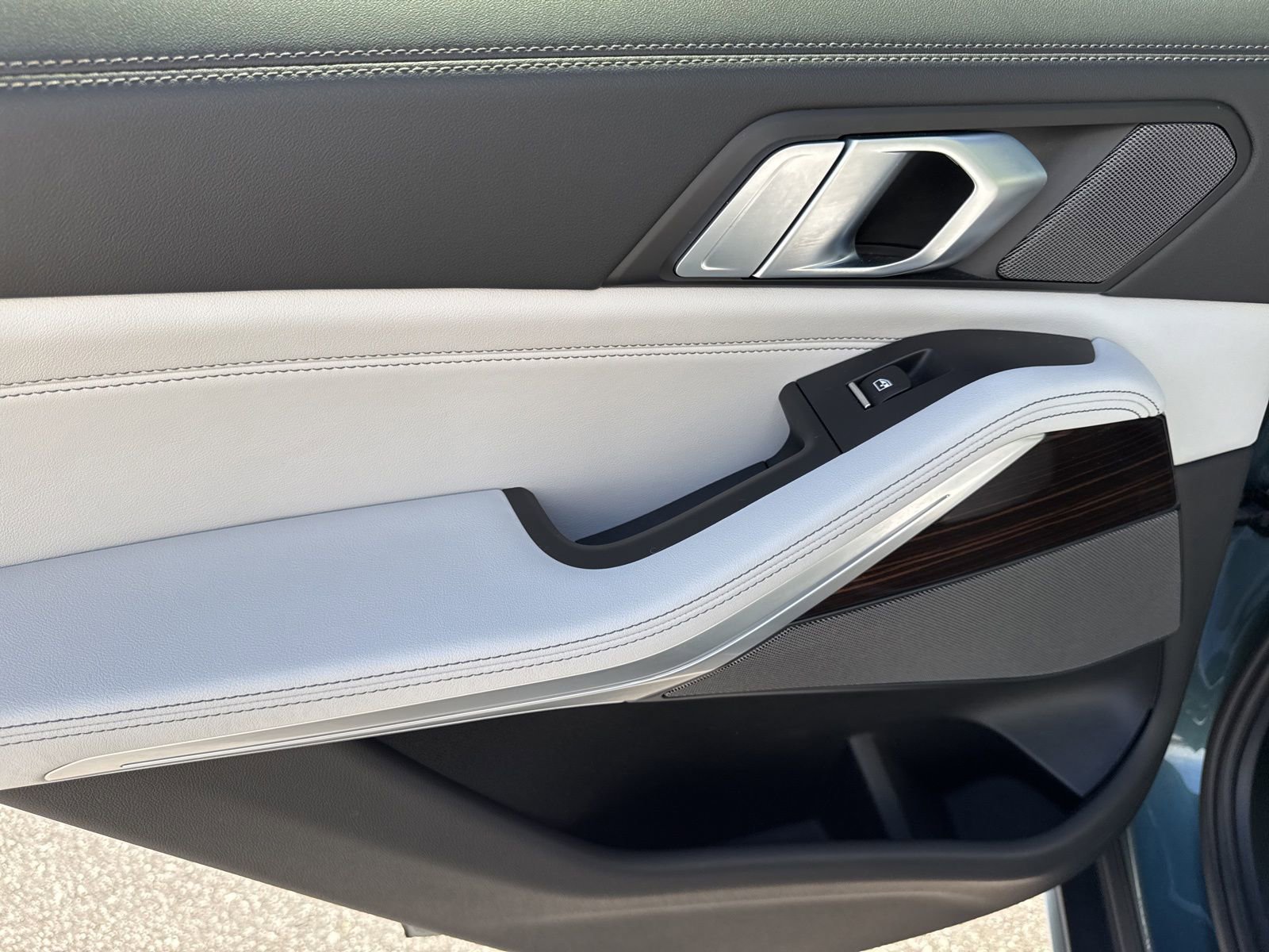 Used 2024 BMW X5 sDrive40i w/ Premium Package image 14