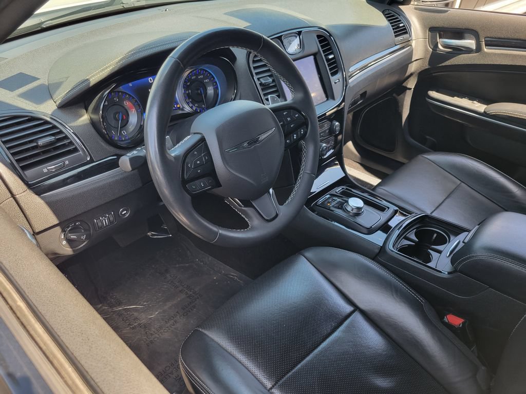 Used 2023 Chrysler 300 S w/ Comfort Group RWD image 3