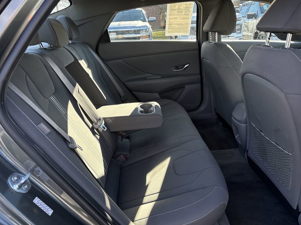 Used 2025 Hyundai Elantra SEL image 30