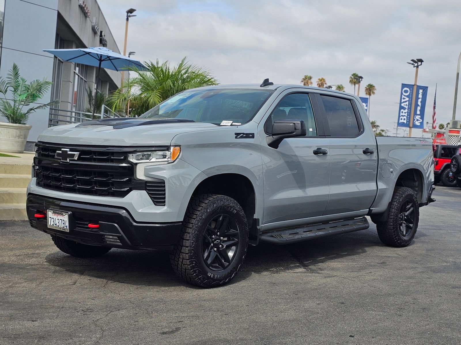 Used 2024 Chevrolet Silverado 1500 LT Trail Boss w/ LPO, Dark Essentials Package AWD/4WD image 4
