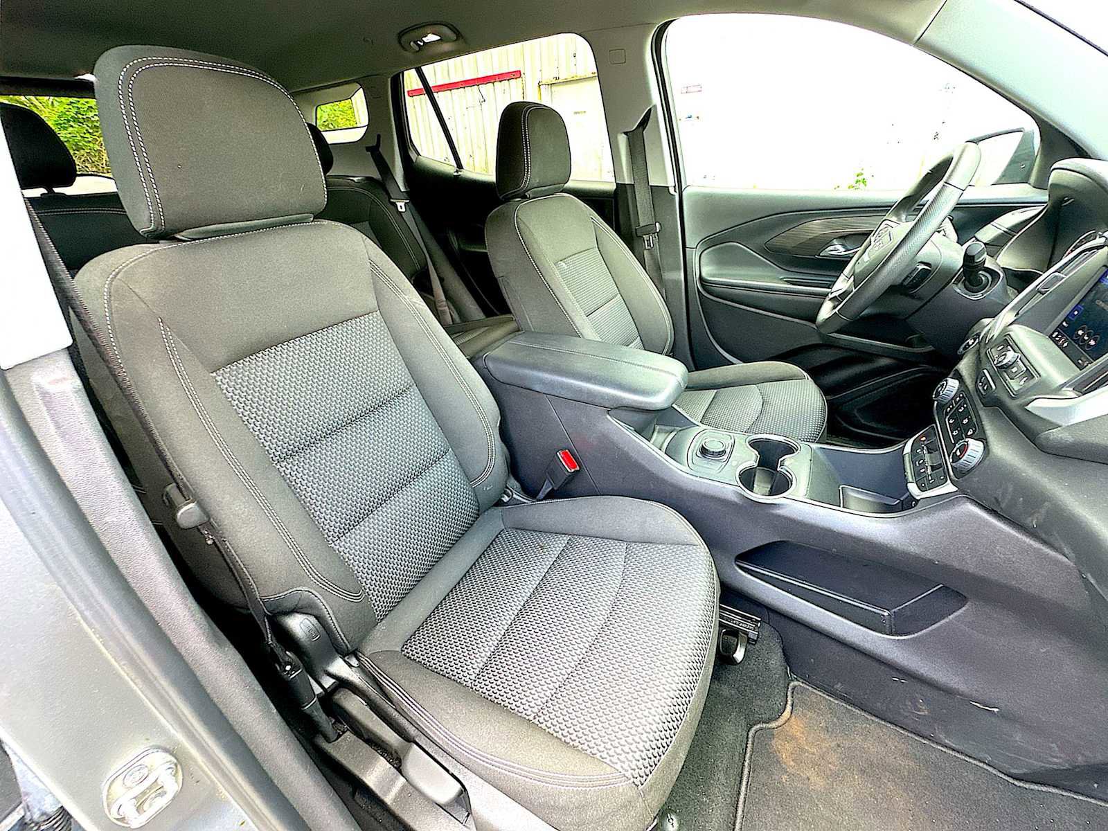 Used 2024 GMC Terrain SLE image 24