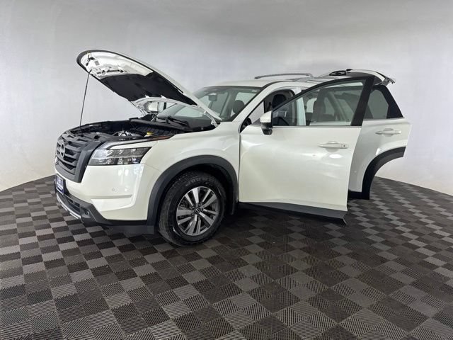 Used 2022 Nissan Pathfinder SL w/ SL Black Package AWD/4WD image 12