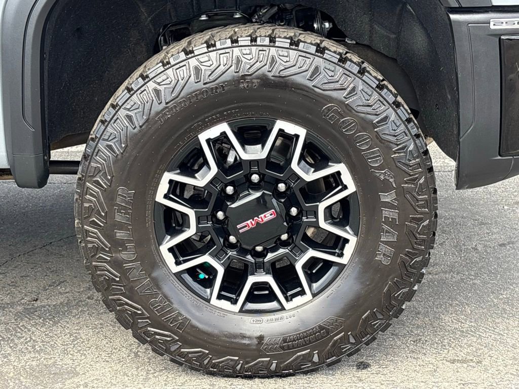 Used 2025 GMC Sierra 2500 AT4X image 38