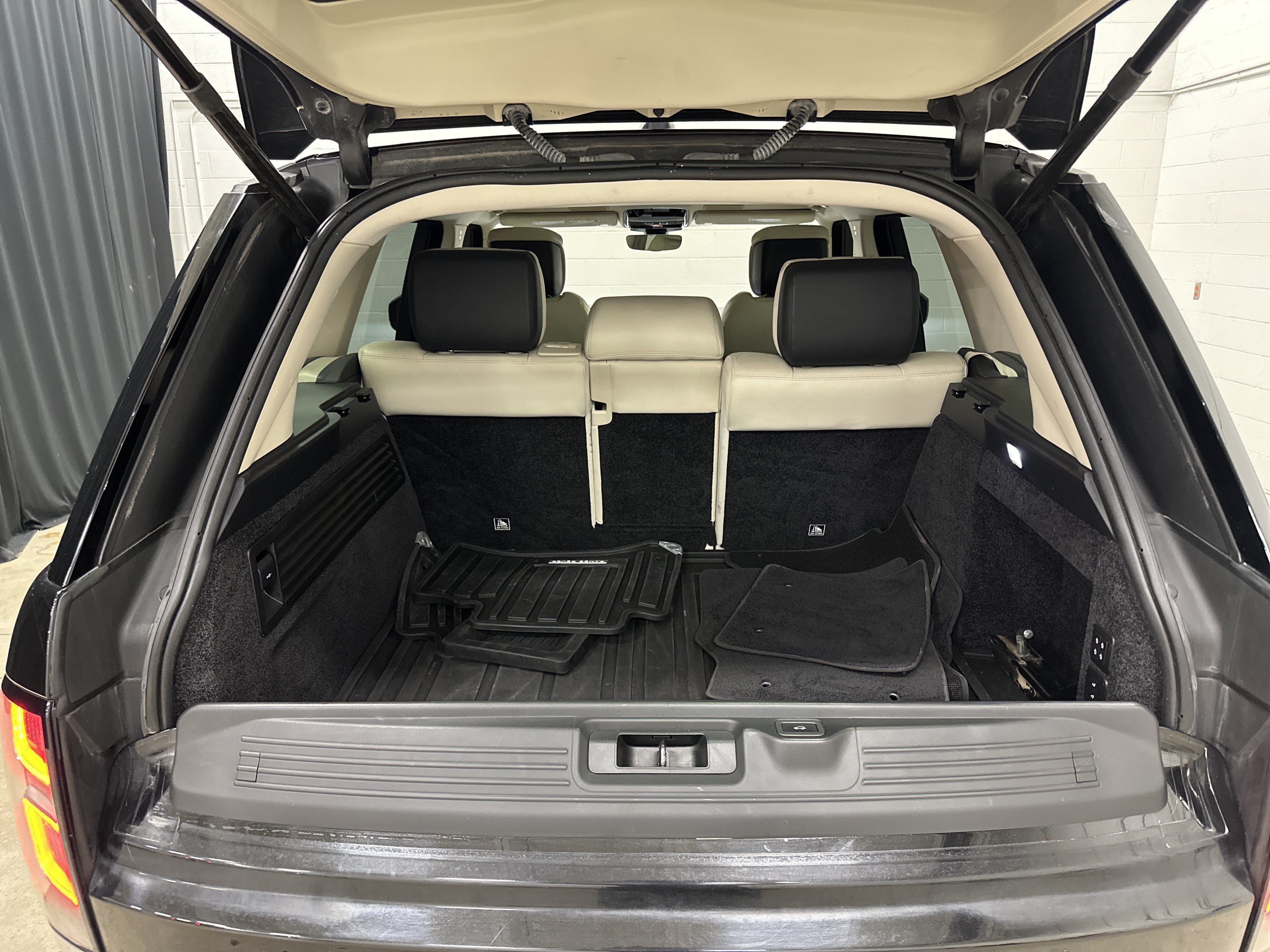 Used 2020 Land Rover Range Rover HSE AWD/4WD image 32