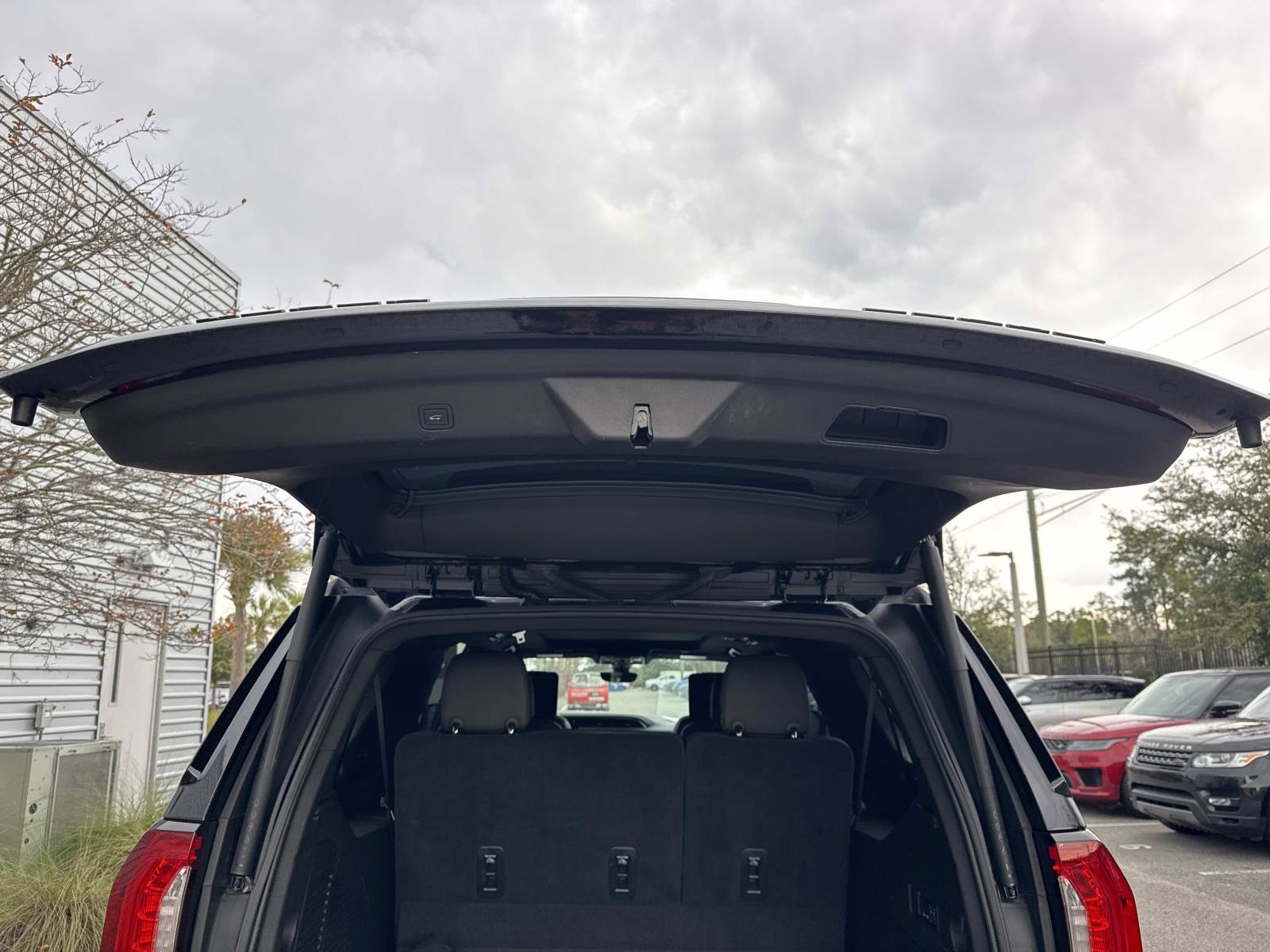 Used 2021 GMC Yukon XL Denali w/ Denali Ultimate Package image 12