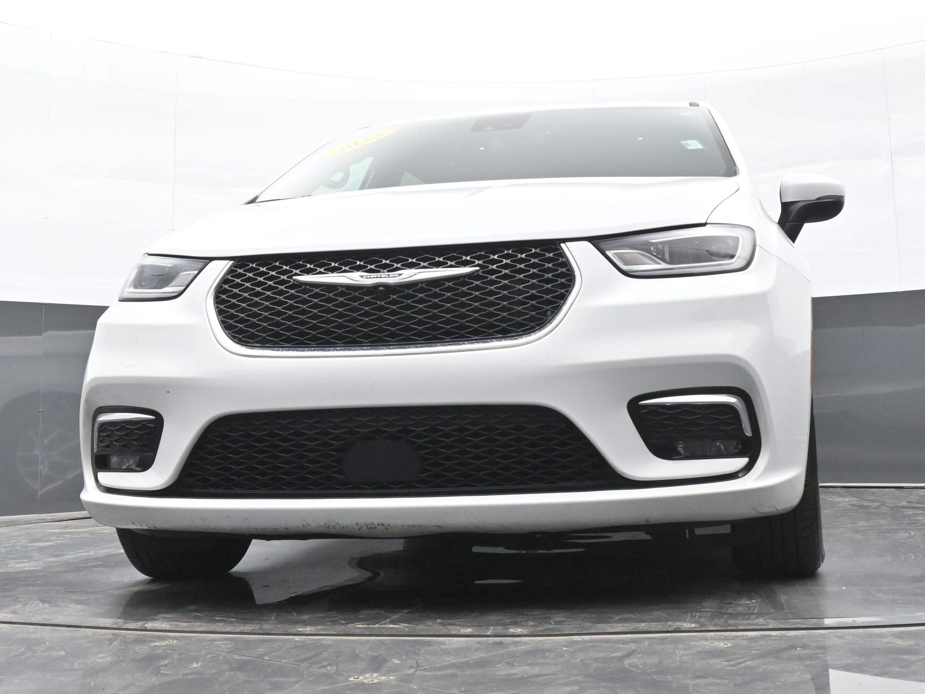 Used 2023 Chrysler Pacifica Touring FWD image 39